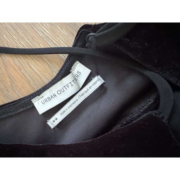 Urban Outfitters Emmavella Black Velvet Scoop Back Jumpsuit Wide Leg Med Strappy - Picture 10 of 12